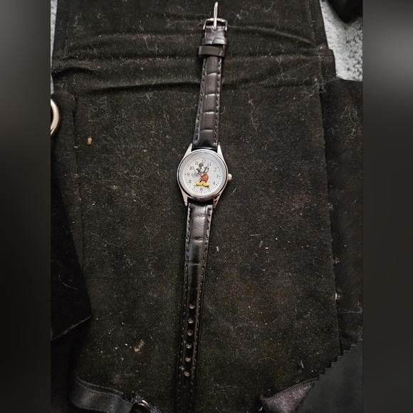 DISNEY PARKS Mickey Mouse Watch NWOT - Picture 4 of 7